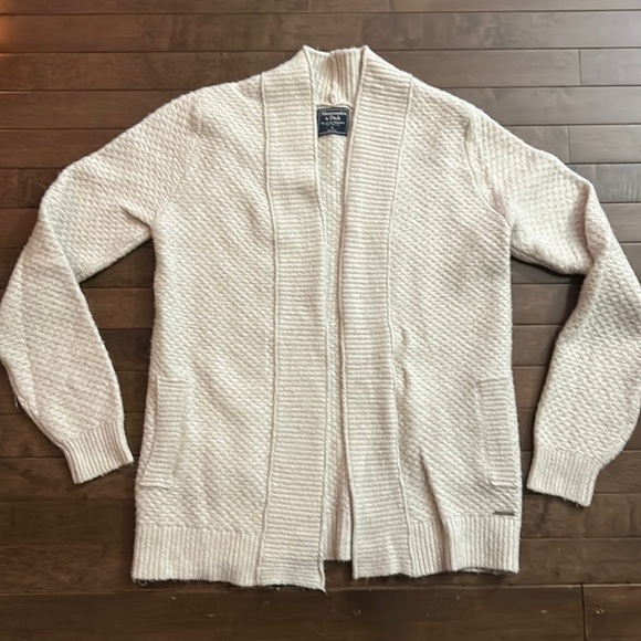 Abercrombie & Fitch Sweaters - EUC ABERCROMBIE AND FITCH CREAM CARDIGAN WITH POCKETS WOMENS SMALL